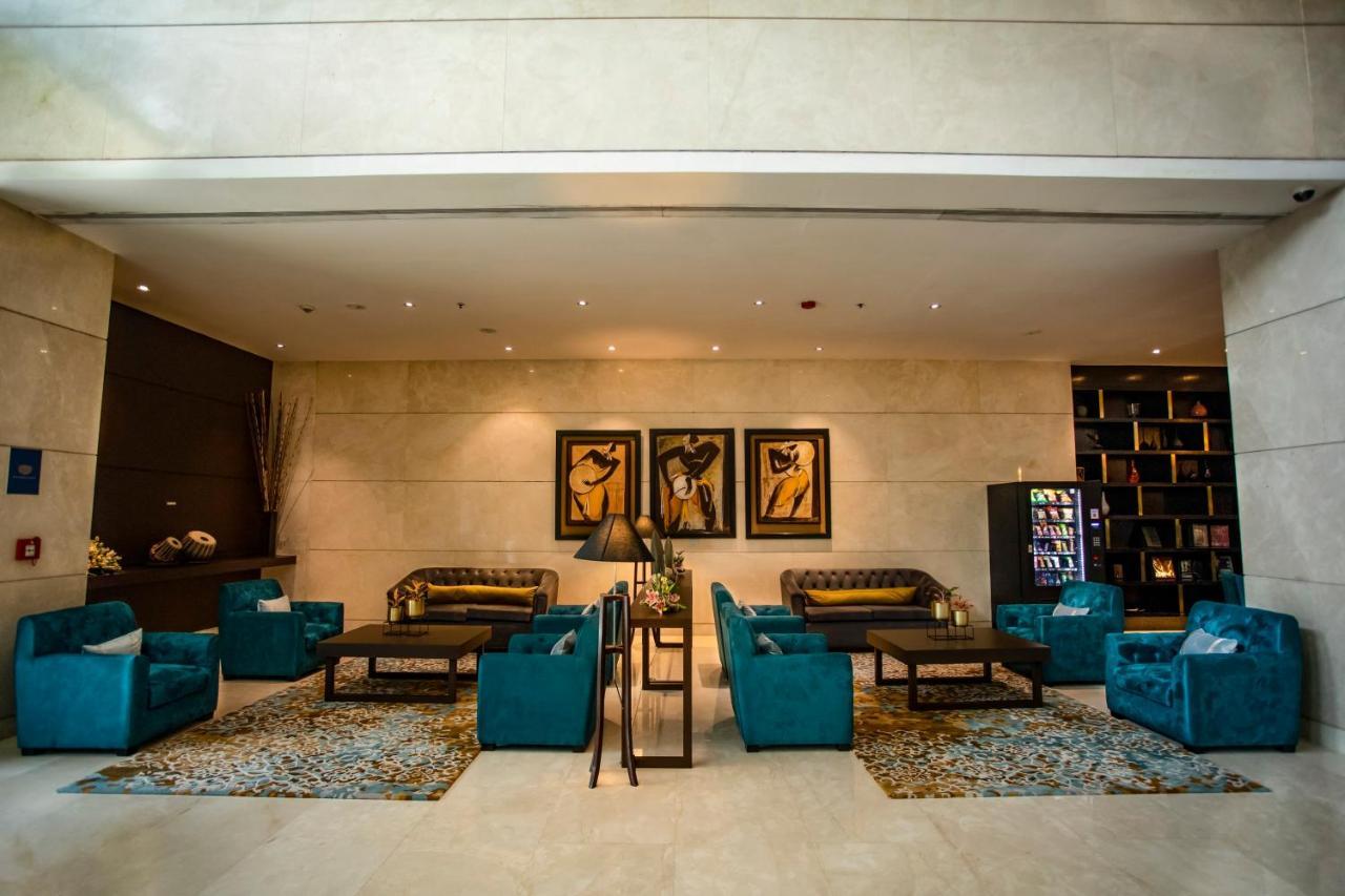 Somerset Greenways Apartment *