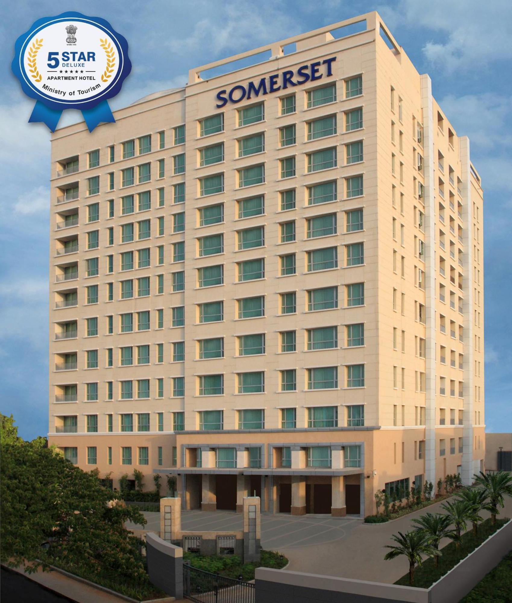 Somerset Greenways Apartment *