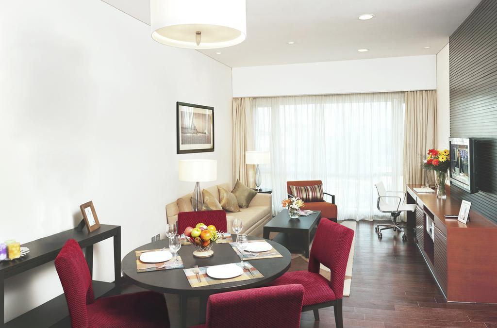 Somerset Greenways Apartment